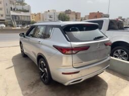 2023 Mitsubishi Outlander full