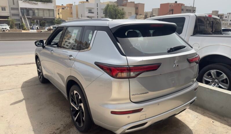 2023 Mitsubishi Outlander full