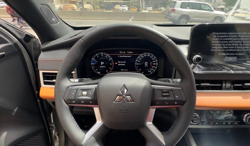 2023 Mitsubishi Outlander full