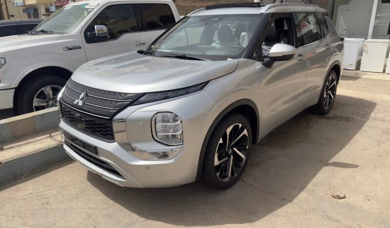 2023 Mitsubishi Outlander full