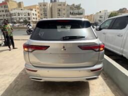 2023 Mitsubishi Outlander full