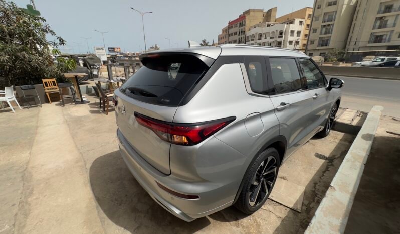 2023 Mitsubishi Outlander full